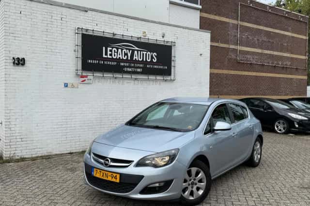 Opel Astra (2014) thumbnail 1