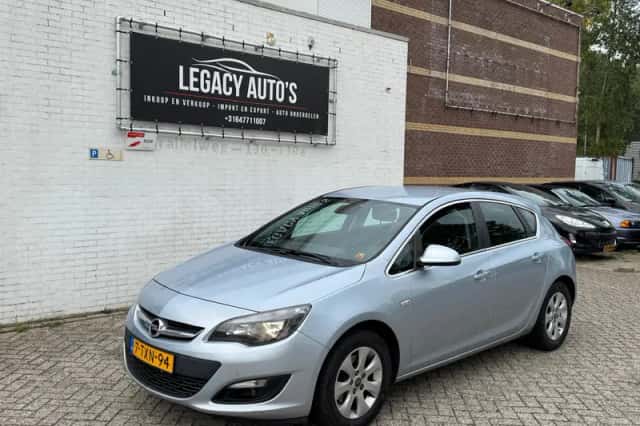 Opel Astra (2014) thumbnail 2