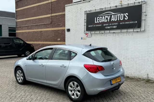 Opel Astra (2014) thumbnail 4