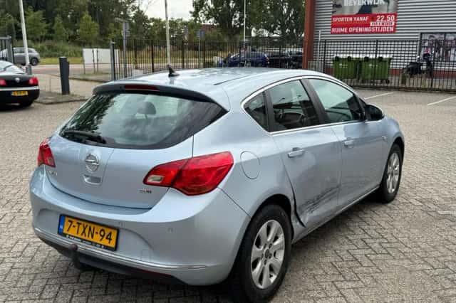 Opel Astra (2014) thumbnail 6