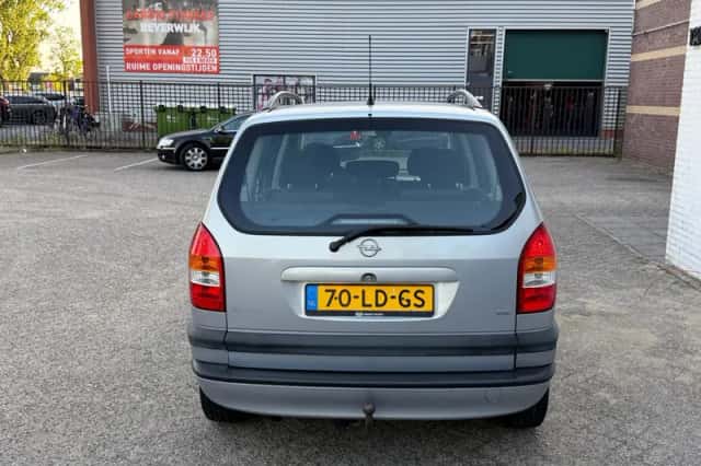 Opel Zafira (2002) thumbnail 5