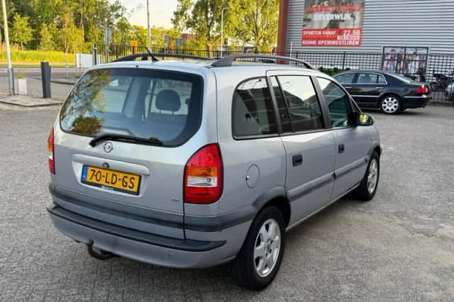 Opel Zafira (2002) thumbnail 6