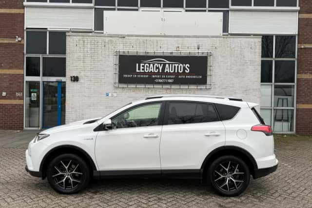 Toyota RAV4 (2017) thumbnail 2