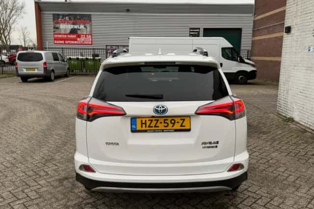 Toyota RAV4 (2017) thumbnail 4
