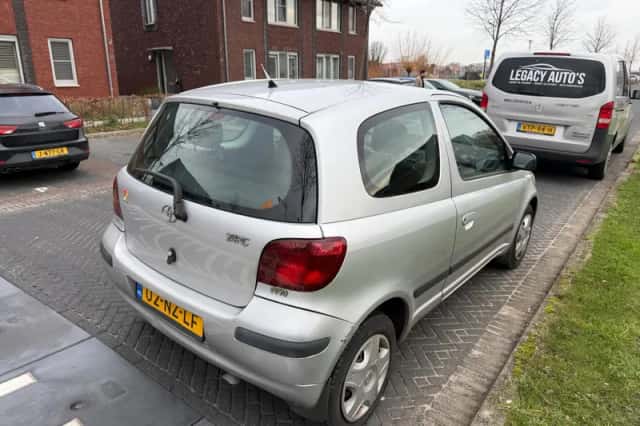 Toyota Yaris (2004) thumbnail 4