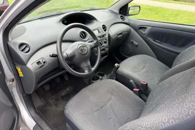 Toyota Yaris (2004) thumbnail 6