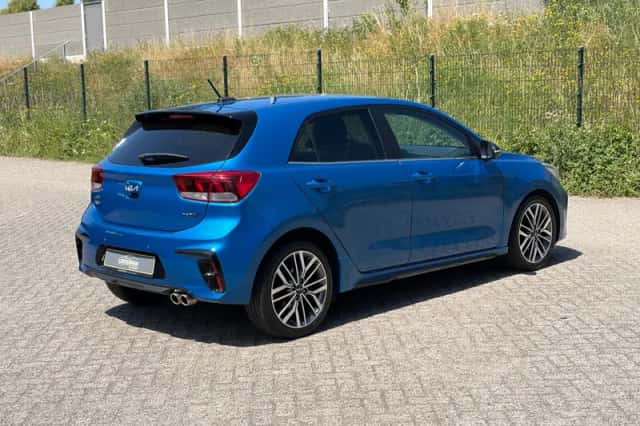 Kia Rio (2021) thumbnail 3