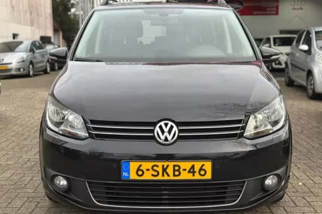 Volkswagen Touran (2013) thumbnail 2