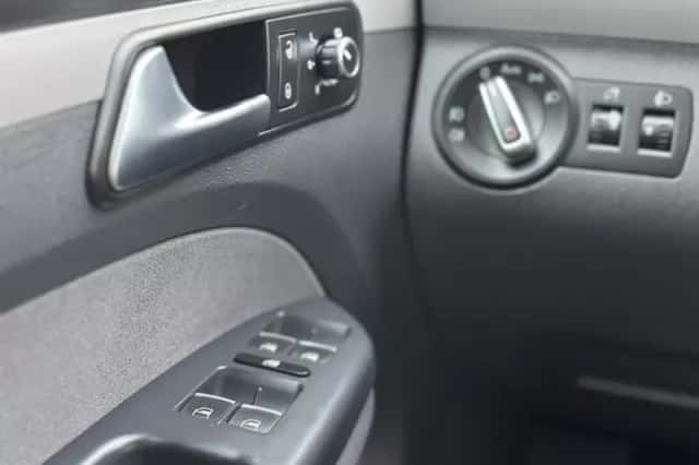 Volkswagen Touran (2013) thumbnail 12