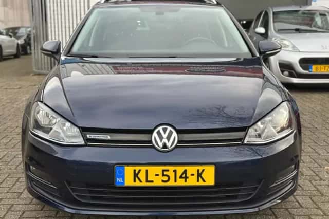 Volkswagen Golf (2016) thumbnail 2