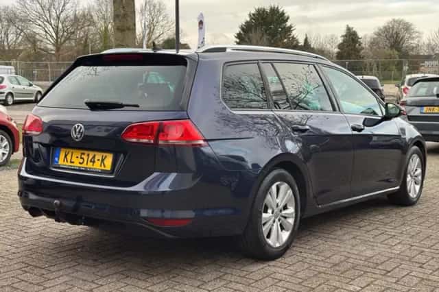 Volkswagen Golf (2016) thumbnail 4