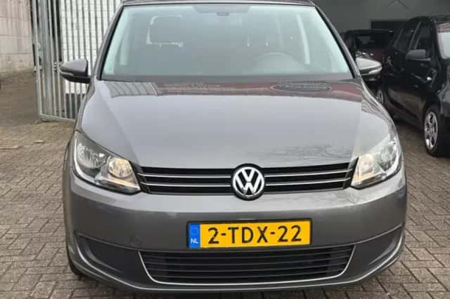 Volkswagen Touran (2014) thumbnail 2