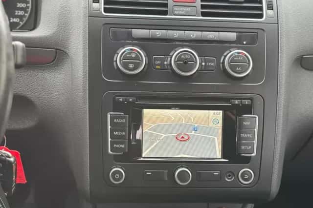 Volkswagen Touran (2014) thumbnail 9
