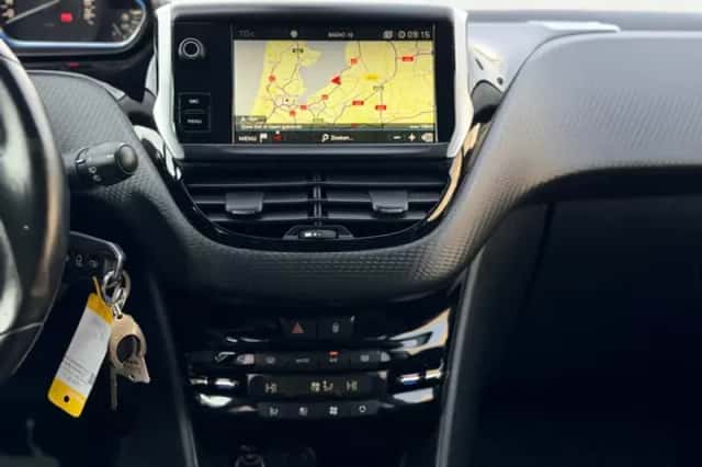 Peugeot 2008 (2019) thumbnail 12