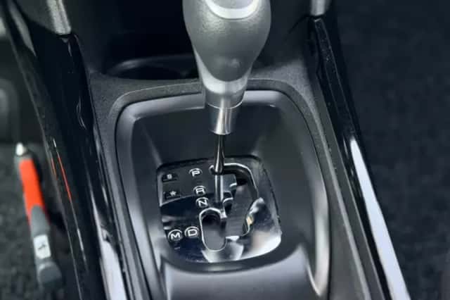 Peugeot 2008 (2019) thumbnail 13
