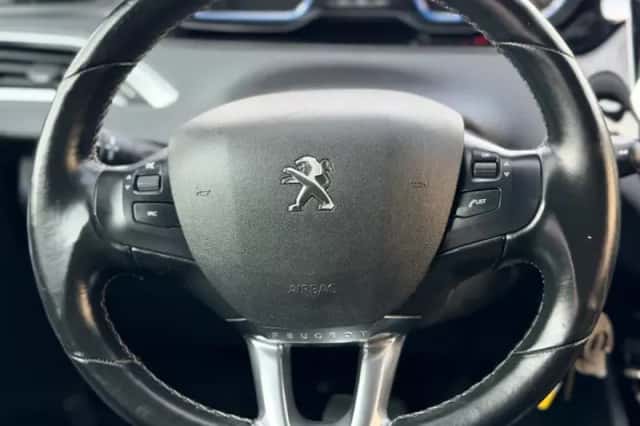 Peugeot 2008 (2019) thumbnail 14