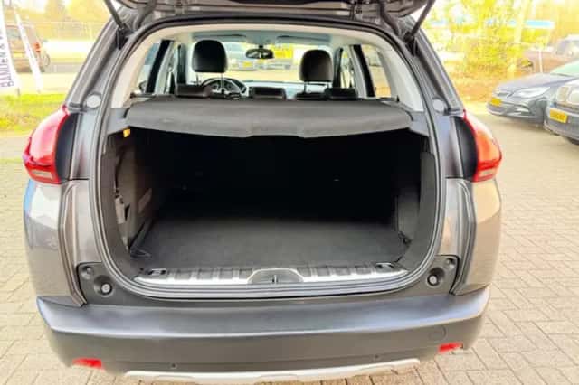 Peugeot 2008 (2019) thumbnail 7