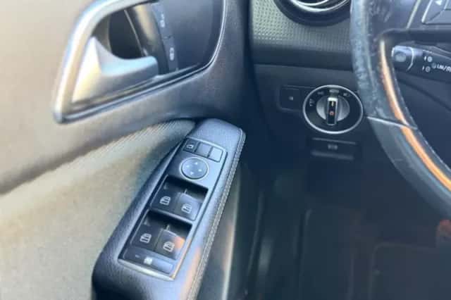 Mercedes-Benz A-Klasse (2013) thumbnail 13