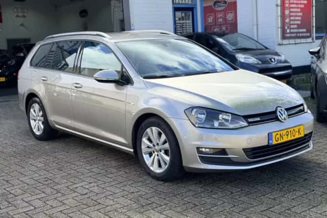 Volkswagen Golf (2015) thumbnail 2