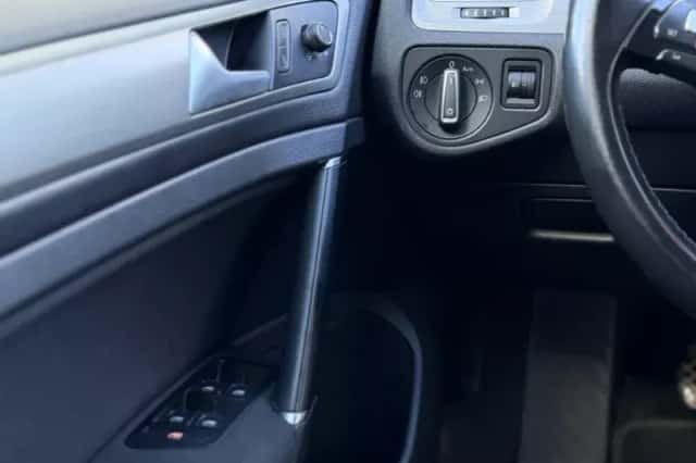 Volkswagen Golf (2015) thumbnail 13