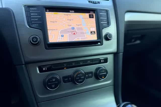 Volkswagen Golf (2015) thumbnail 15