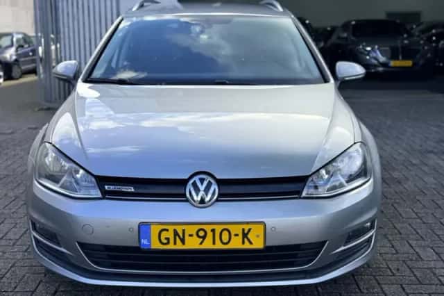 Volkswagen Golf (2015) thumbnail 3