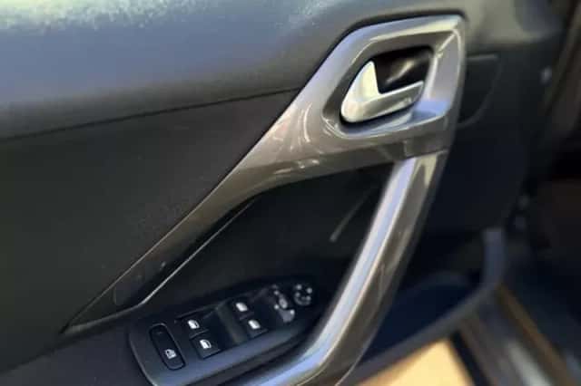 Peugeot 2008 (2019) thumbnail 11