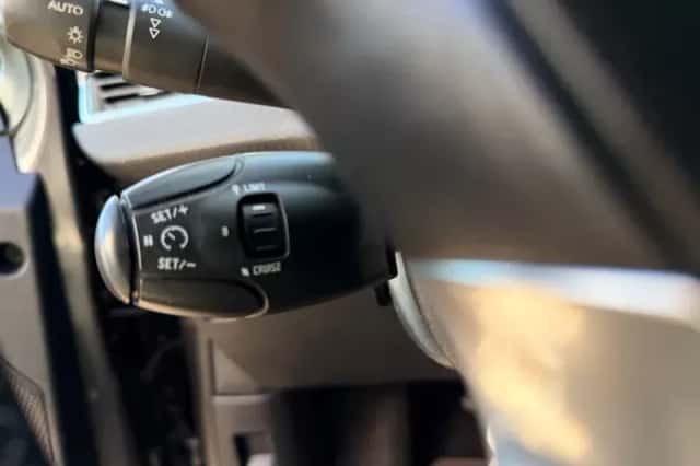 Peugeot 2008 (2019) thumbnail 16