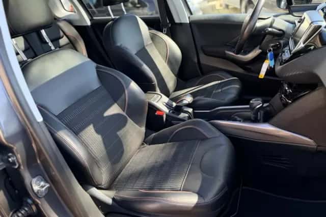 Peugeot 2008 (2019) thumbnail 9