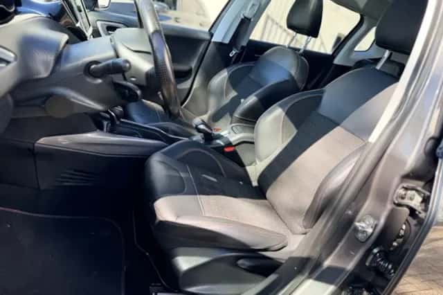 Peugeot 2008 (2019) thumbnail 10
