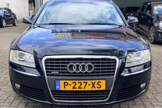 Audi A8 (2006) thumbnail 2
