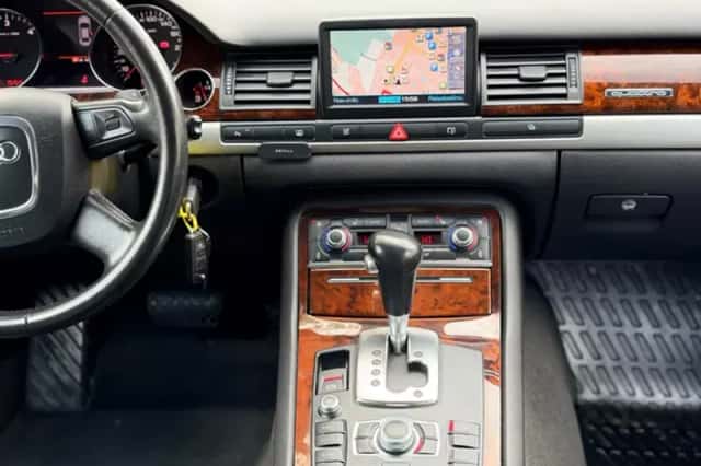Audi A8 (2006) thumbnail 11