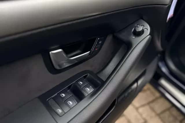 Audi A8 (2006) thumbnail 15