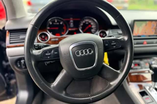 Audi A8 (2006) thumbnail 16