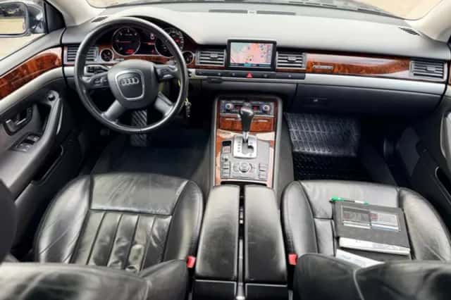 Audi A8 (2006) thumbnail 10