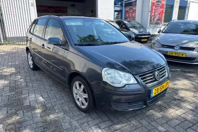 Volkswagen Polo (2006) thumbnail 2