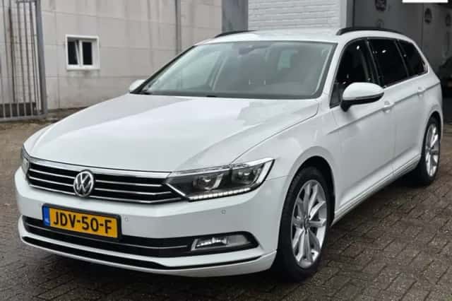 Volkswagen Passat (2018) thumbnail 1