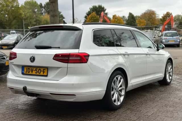 Volkswagen Passat (2018) thumbnail 4