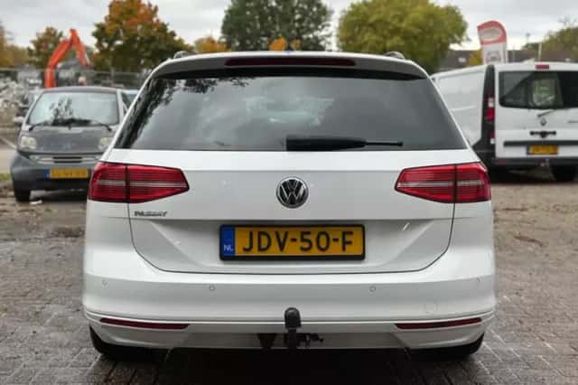 Volkswagen Passat (2018) thumbnail 5