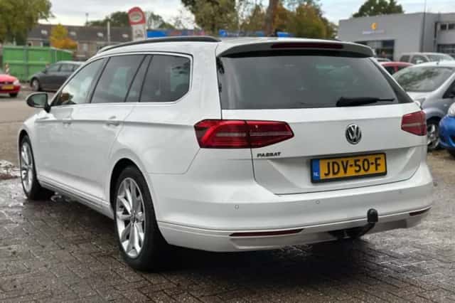 Volkswagen Passat (2018) thumbnail 6