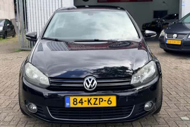 Volkswagen Golf (2010) thumbnail 2