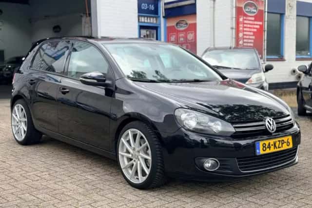 Volkswagen Golf (2010) thumbnail 3