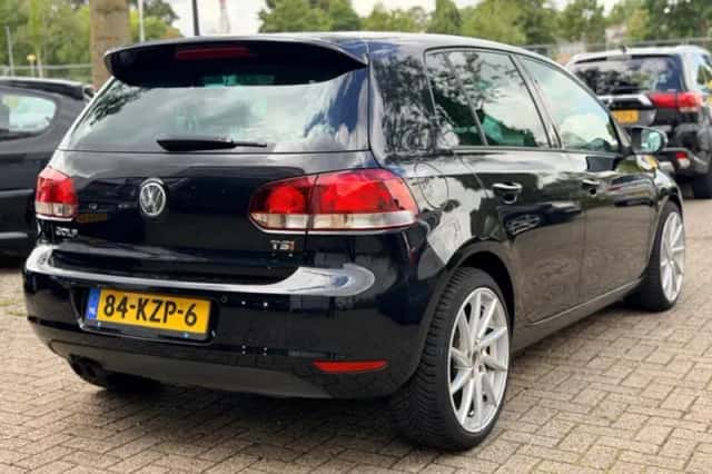 Volkswagen Golf (2010) thumbnail 4