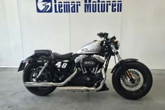 HARLEY-DAVIDSON SPORTSTER (2010) thumbnail 1