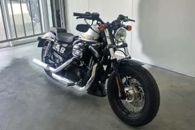 HARLEY-DAVIDSON SPORTSTER (2010) thumbnail 2