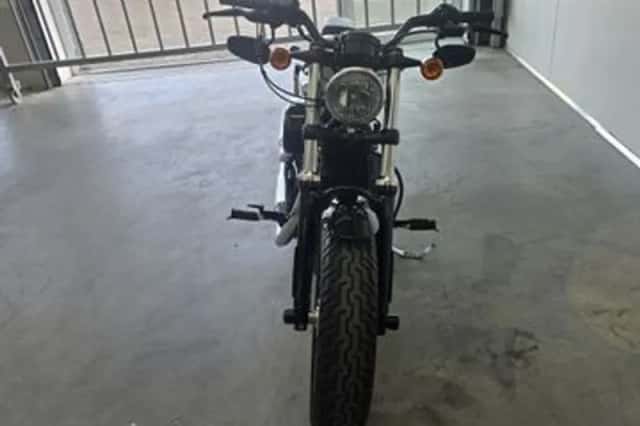 HARLEY-DAVIDSON SPORTSTER (2010) thumbnail 3