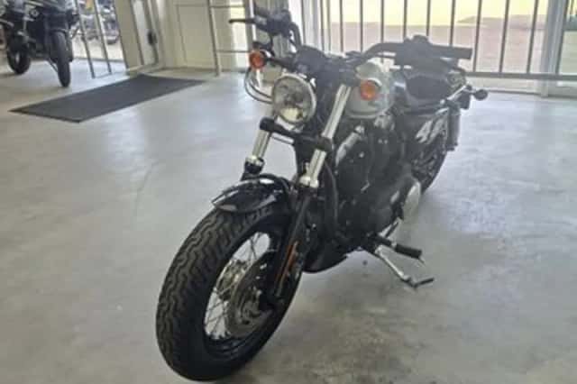 HARLEY-DAVIDSON SPORTSTER (2010) thumbnail 4