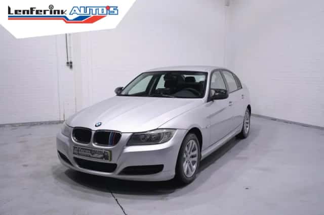 BMW 3-Serie (2011) thumbnail 2