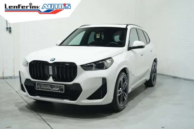 BMW X1 (2024) thumbnail 2