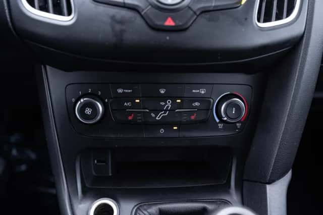 Ford Focus (2015) thumbnail 131
